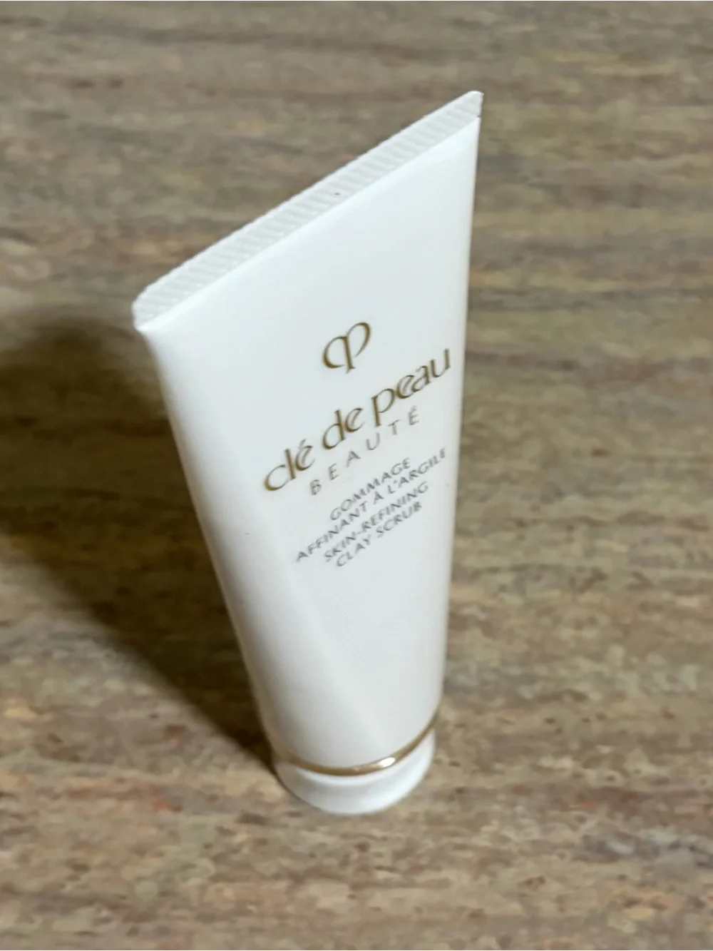 Cle de Peau Skin-Refining Clay Scrub — White